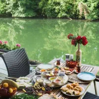 سرایدار برای باغی در فیروزکوه