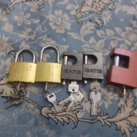 چند عدد قفل سالم و دست و دوم