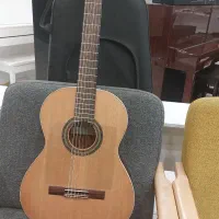 گیتار کوئینکا ۱۰ بسیار تمیز و در حد نو