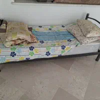 تخت فلزی