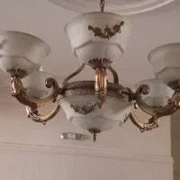 یک عدد لوستر ۶ شعله برنج