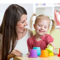 پرستار کودک و کمک به کارهای منزل