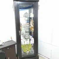 ویترین و کتابخانه