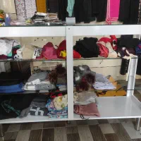 ویترین یکونیم متری  مغازه و38عددرگال دیواری