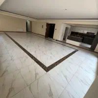 کارگر برایه کاشی کاری