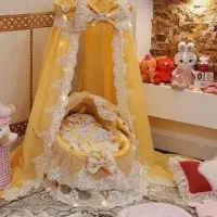 گهواره سلطنتی زیبای نوزاد با پرده