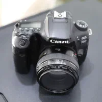 دوربین عکاسی و فیلمبرداری 90d canon با لنز ۵۰ f1.8