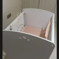 تخت کنار مادر