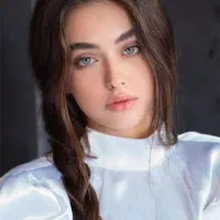 استخدام مدل با چهره برای لباس زنانه