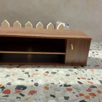 میز تلویزیونی دیواری تمیز در حدنو