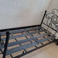 تخت یک نفره فرفورژه کاملا سالم|تخت و سرویس خواب|رشت, توشیبا|دیوار