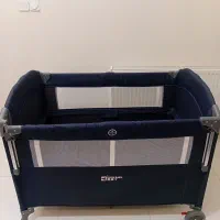 تخت کنار مادر