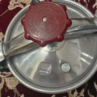 یک عدد زودپز ایرانی|ظروف پختوپز|شاهینشهر, فردوسی|دیوار