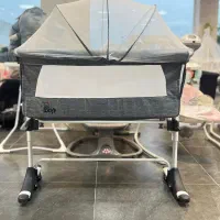 تخت کنار مادر مارک زویه