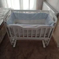 تخت خواب کنار مادر ننی دار