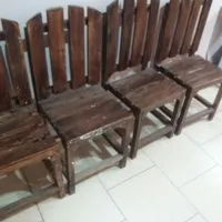 صندلی چوبی