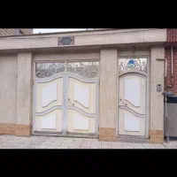 رهن دوطبقه دربست و مجزا خیابان سلامت|اجارهٔ خانه و ویلا|قم, دروازه چوبی|دیوار
