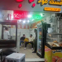 نیروی جوان کار در فست فود