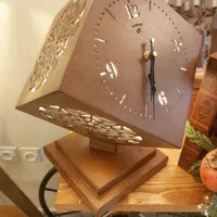 اباژور و ساعت چوبی|چراغ خواب و آباژور|اصفهان, مصلی|دیوار