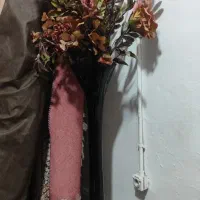 گلدان سالم با گل هایش