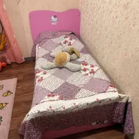 تخت خواب کودک به همراه کمد