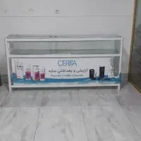 ویترین شیشه ای