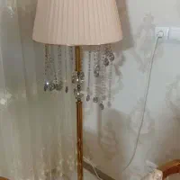 آباژور ایستاده