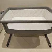 تخت کنار مادر Fiction