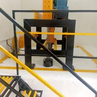 نیروی آقا برای نصب آسانسور