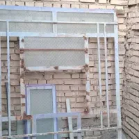 پنجره اتاق کاملا سالم