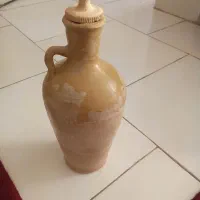 یک عدد کوزه سفالی