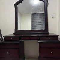 تخت خواب چوبی و میز آرایش