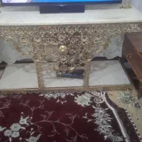 میز برنج خیلی خوشگلم دست دوم هستش اما خیلی تمیزه