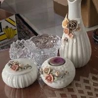 ست جا شمعی و گلدان و قندان چینی