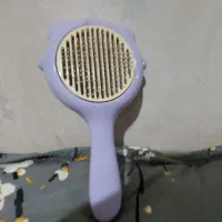 برس و ظرف غذا گربه یا سگ