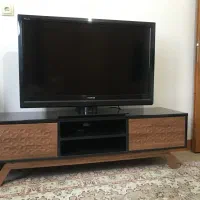 تلویزیون ال سی دی به همراه میز