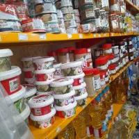 فروشنده خانم یا آقا سوپرمارکت