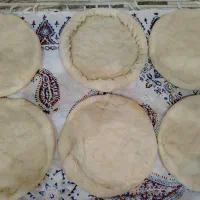 خمیر پیتزا نیمه آماده سالم و خانگی