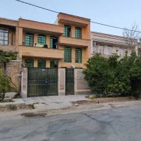 ویلایی دو طبقه ، سیاحتگر