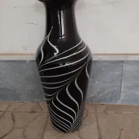 گلدان نو و بزرگ ،کنار سالنی