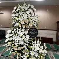 تاج گل طبیعی بزرگ مناسب مراسم ترحیم