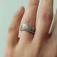 حلقه طلا با فاکتور ۲درصد بالای تابلو