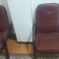 صندلی جنس قدیمی ولی تازه و فوق العاده