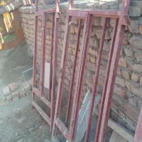 درب مغازه و پنجره