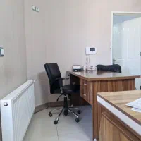 مسئول فروش کار با تلفن