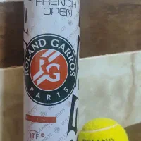 توپ تنیس اصلی به همراه دو تا متفرقه