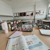 دبیر زبان خصوصی با هزینه مناسب