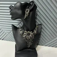 مانکن جواهرات  پلی‌استر