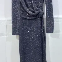 تعدادی مجلسی و ی عدد لباس خاب یا زایمان