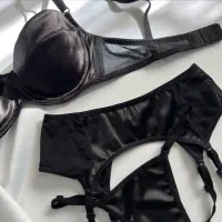 ادمین خانم مسلط به تولید محتوا لباس زیر زنونه